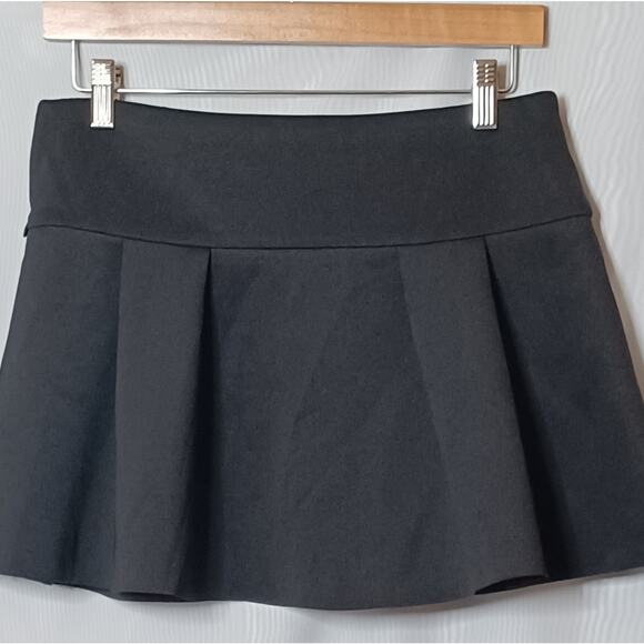 MNG Casualwear Women's Black Pleated Faux Wrap Mini Skirt. 4 - Picture 6 of 10